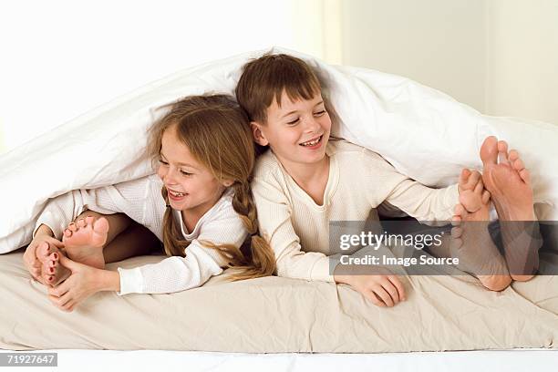 kids tickling parents' feet - tickling feet stock pictures, royalty-free photos & images