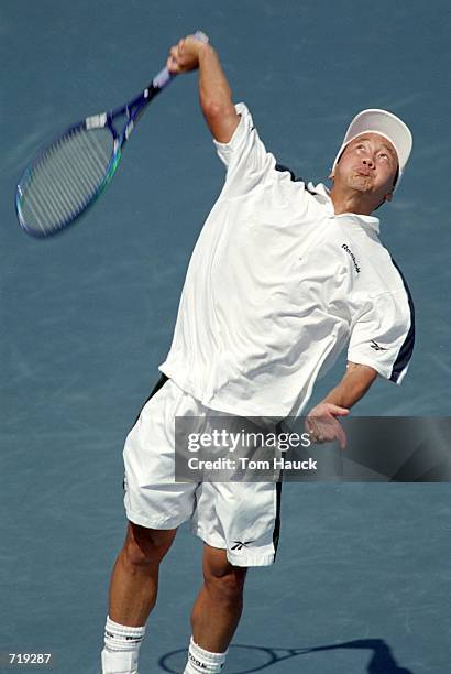 Overhanded Overhanded Photos and Premium High Res Pictures - Getty Images