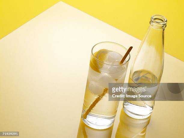 gin and tonic - gin and tonic stock pictures, royalty-free photos & images