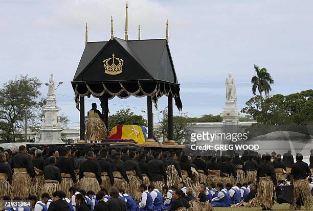 The casket holding the body of Tonga's King Taufa'ahau Tupou IV, arrives at the royal burial grounds in Nuku'alofa, 19 September 2006. Topou IV died...