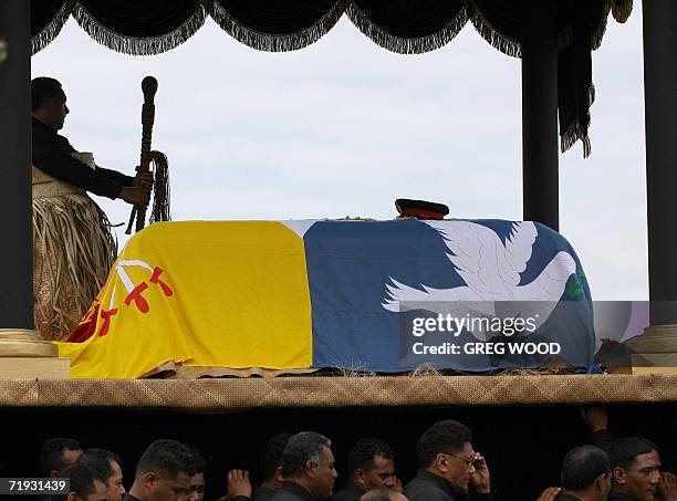 The casket holding the body of Tonga's King Taufa'ahau Tupou IV, arrives at the royal burial grounds in Nuku'alofa, 19 September 2006. Topou IV died...