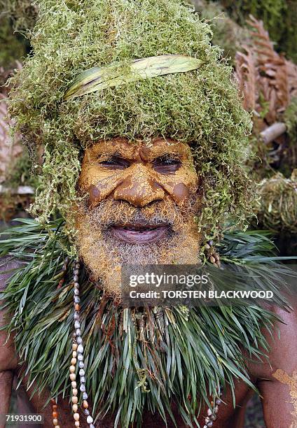 Goroka, PAPUA NEW GUINEA: A Wara Tamba Masalai elder wears a headdress made of moss during the 50th Goroka singsing in what is believed to be the...