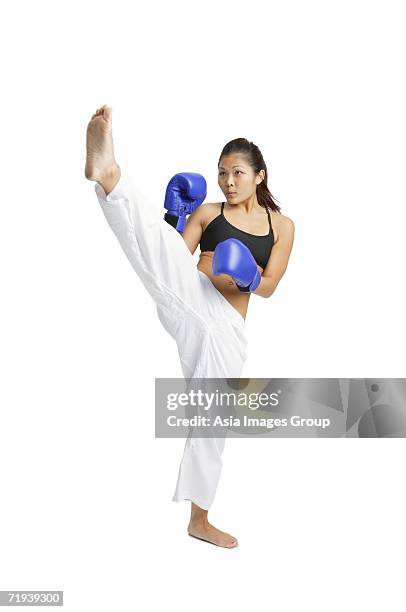 female boxer with one leg raised - boxing womens foto e immagini stock