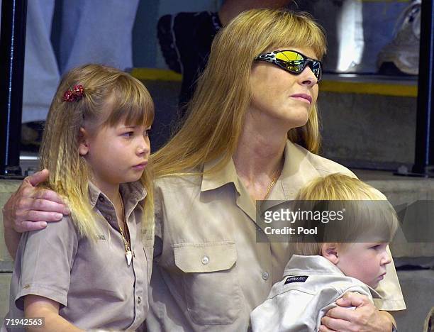 Terri Irwin wife of Australian environmentalist and television personality Steve Irwin, sits with daughter Bindi, son Bob at the Steve Irwin memorial...