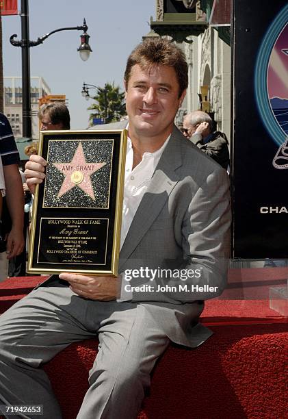 Vince Gill poses at the unveiling of Amy Grant's star on The Hollywood Walk of Fame September 19, 2006 in Hollywood, California.