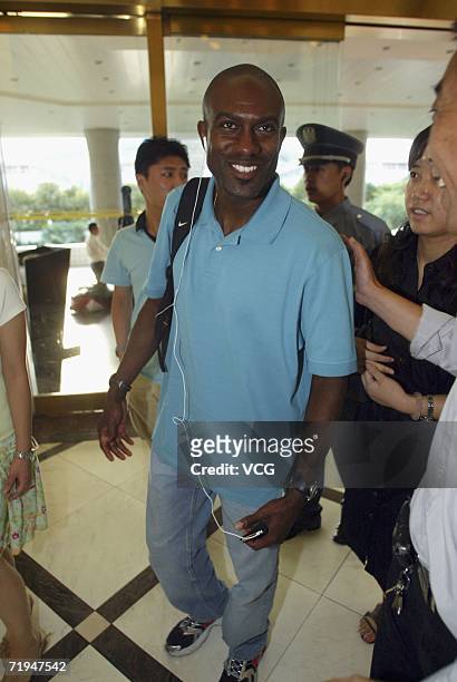 Hurdler Allen Johnson of USA arrives on September 19, 2006 in Shanghai, China for the Shanghai Golden Grand Prix on September 23.
