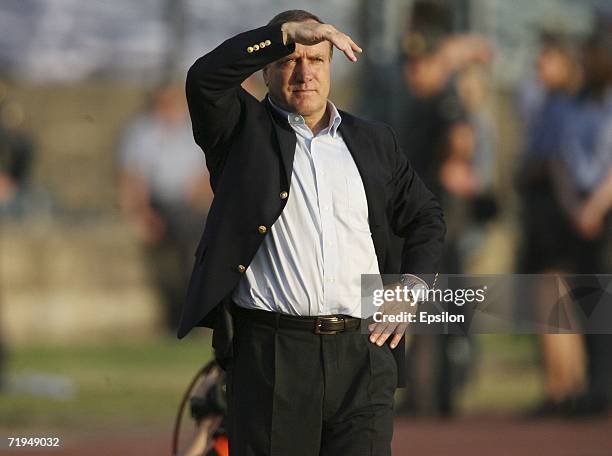 Head coach of Zenit St. Petersburg Dick Advocaat shouts during the Football Russian League Championship match between Zenit St. Petersburg and Dinamo...