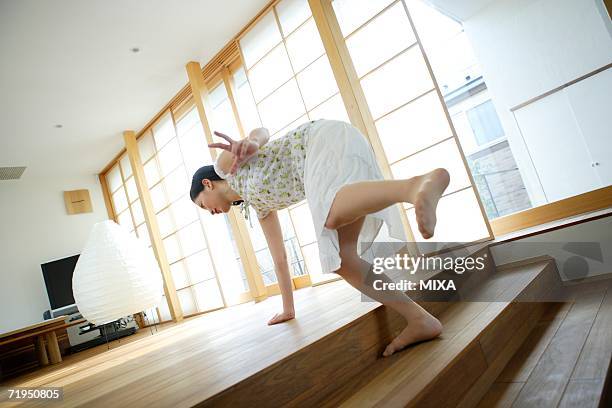 young woman tripping over step - looking down photos et images de collection