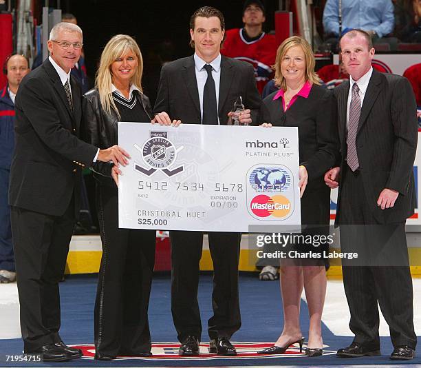 Mbna Roger Crozier Saving Grace Award Photos and Premium High Res