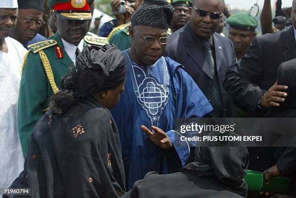 Nigerian President Olusegun Obasanjo accompanied by Chief of Defence Staff General Martin Luther Agwai conforts, 21 September 2006 at the military...