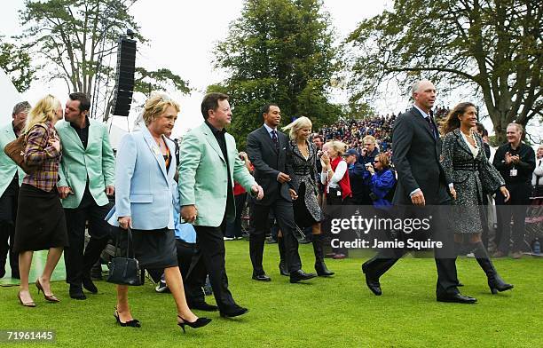 Paul Casey of Europe kisses his girlfriend Jocelyn Hefner as European Team Captain Ian Woosnam and his wife Glendryth, Tiger and Elin Woods, United...