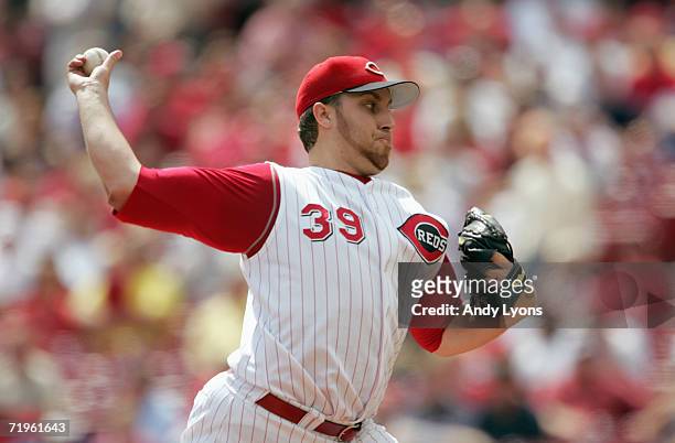 Aaron Harang of the Cincinnati Reds pitches against the San Diego Padres at Great American Ball Park September 14, 2006 in Cincinnati, Ohio. The...