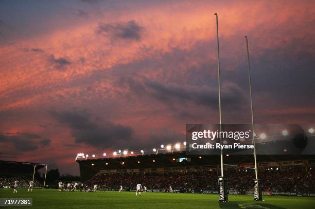 General view during the Guinness Premiership match between NEC Harlequins and Leicester Tigers at Twickenham Stoop on September 23, 2006 in London,...