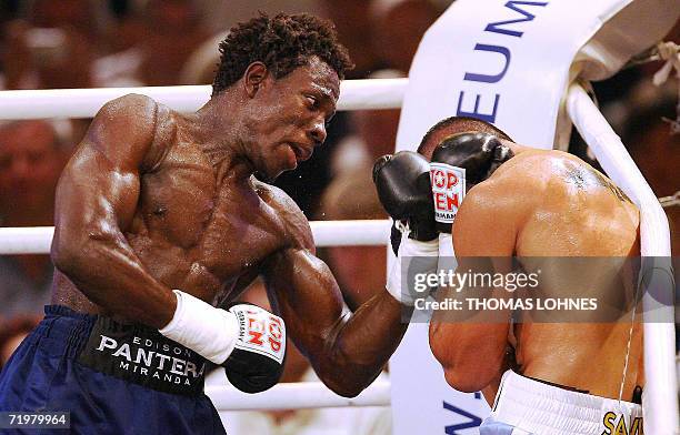 Germany's Armenian-born Arthur Abraham fights against Colombia's Edison Miranda late 23 September 2006 at the Rittal Arena in Wetzlar. IBF...