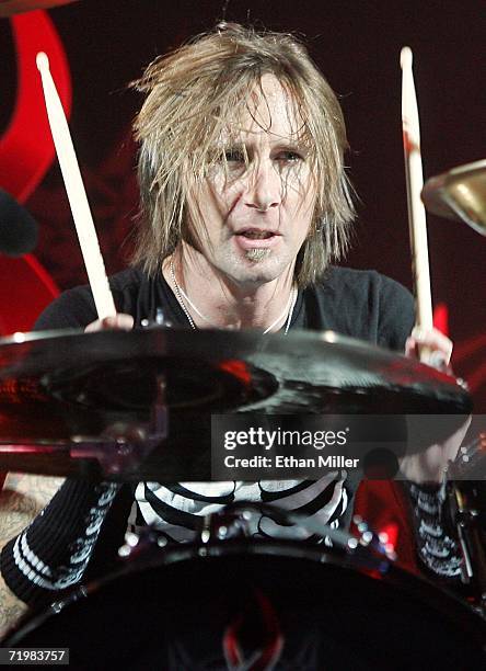 Drummer Shannon Larkin Photos and Premium High Res Pictures - Getty Images