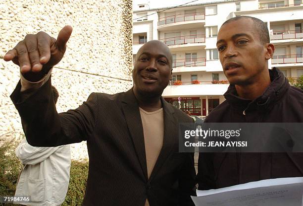 Athlete Stephane Diagana arrive pour assister a une conference de presse, le 25 septembre 2006 a Cachan, au cours de laquelle divers elus de gauche...