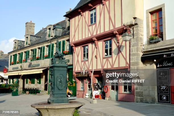 france, north-western france, brittany, concarneau, inside of the walled town. traditional houses. traditional square with its fountain. historical center of the city - concarneau stock pictures, royalty-free photos & images