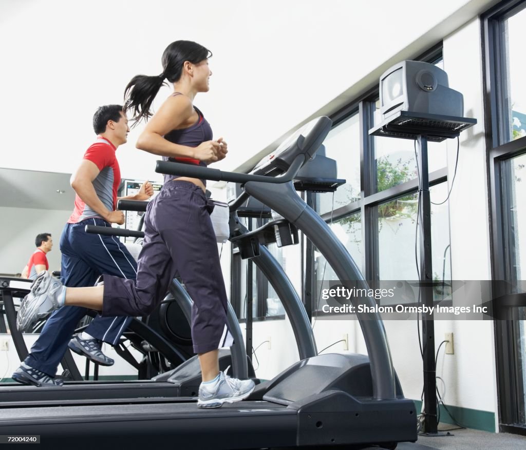 People Using Treadmill People Running On Treadmills In Gym High-Res Stock Photo - Getty Images