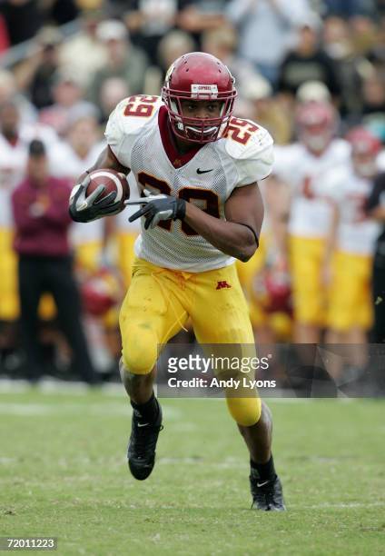 Amir Pinnix of the Minnesota Golden Gophers runs with the ball against the Purdue Boilermakers during a Big Ten Conference game September 23, 2006 at...