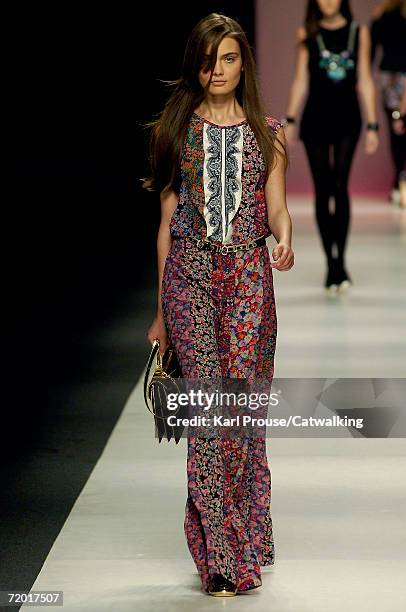 Model walks down the catwalk during the Etro Fashion Show as part of Milan Fashion Week Spring/Summer 2007 on September 26, 2006 in Milan, Italy.