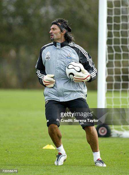 Pavel Srnicek in action during a Newcastle United training session on September 27, 2006 in Newcastle-upon-Tyne, England.