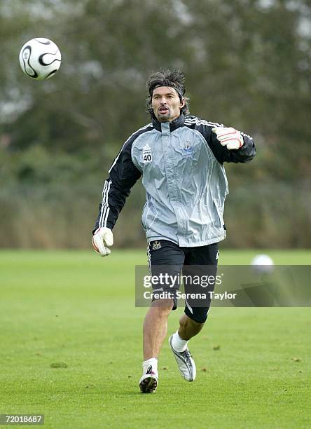 Pavel Srnicek in action during a Newcastle United training session on September 27, 2006 in Newcastle-upon-Tyne, England.