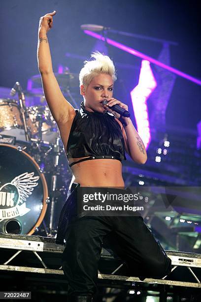 Pink 2005 2,325 Stadion Concert Stock Photos, High-Res Pictures, and Images ...