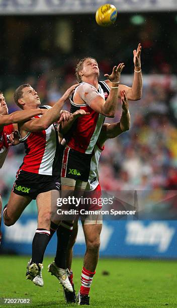 Nick Riewoldt of the Saints lines up a mark during the round 11 AFL match between the Sydney Swans and the St Kilda Saints at the Sydney Cricket...