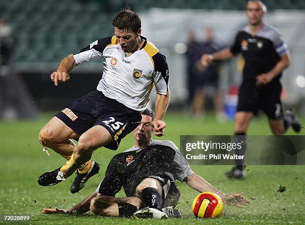 Che Bunce of the Knights cuts down Damian Mori of the Mariners and concedes a penality during the round six A-League match between the New Zealand...