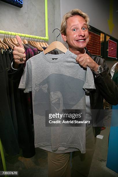 Carson Kressley holds a Gilda's Club shirt at the benefit for Gilda's Club worldwide held at DKNY on September 28, 2006 in New York City.
