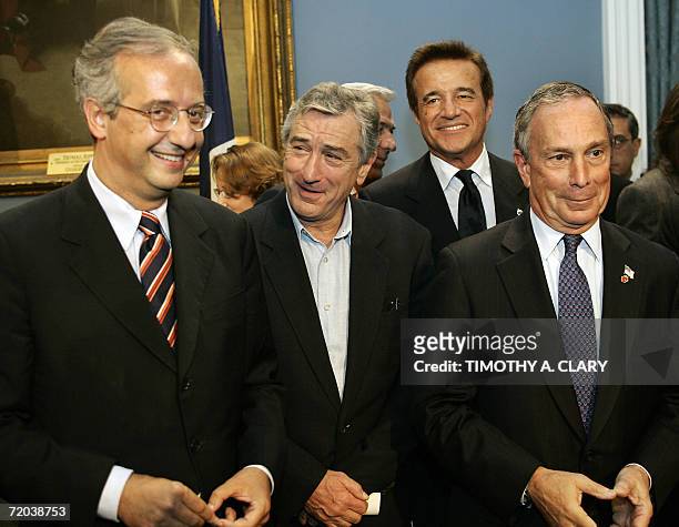 New York, UNITED STATES: Rome Mayor Walter Veltroni joins New York Ciy Mayor Michael Bloomberg and actor and Tribeca Film Festival co-founder Robert...