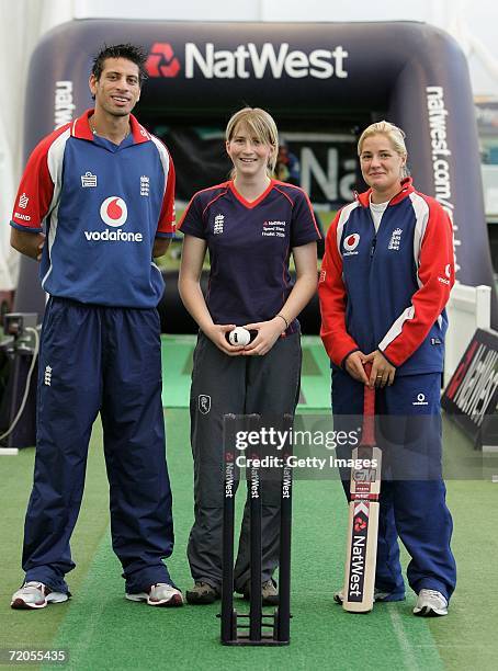 Jess Mills of Bolton in the U18 Girls category poses with England Cricket stars Sajid Mahmood and Catherine Brunt during the NatWest Speed Stars...