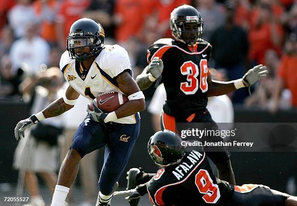 DeSean Jackson of the California Golden Bears makes a touchdown catch against Al Afalava of the Oregon State Beavers on September 30, 2006 at Reser...