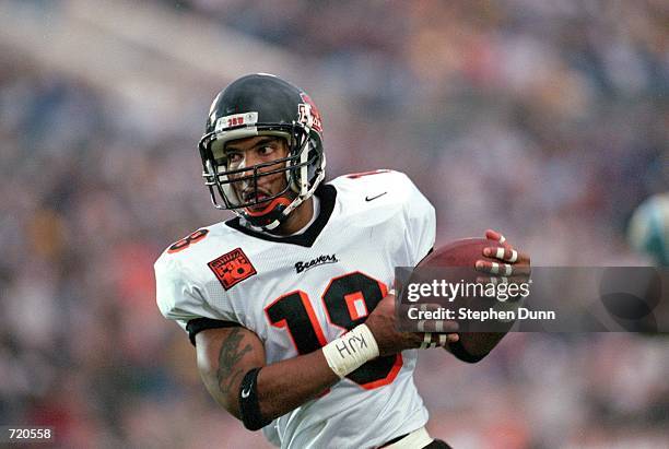 Houshmandzadeh of the Oregon State Beavers runs with the ball during the game against the UCLA Bruins at the Rose Bowl in Pasadena, California. The...