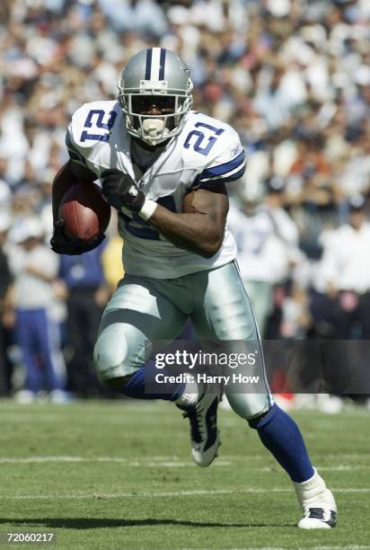 Julius Jones of the Dallas Cowboys carries the ball against the Tennessee Titans in the third quarter at LP Field October 1, 2006 in Nashville,...