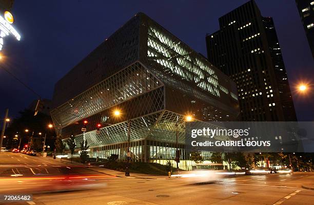 Seattle, UNITED STATES: View of the new Seattle Public Library 30 September 2006. The unorthodox shape, unlike any other building in Seattle, is the...