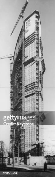 The Pirelli Tower nears completion in Milan, 16th January 1959. At 417 feet tall, it stands on the site of the first Pirelli factory.