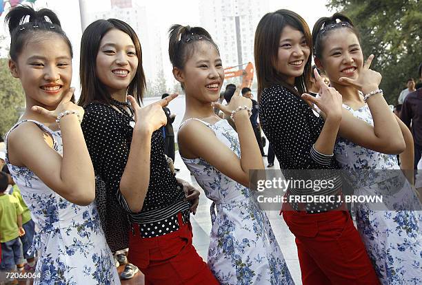 Li Triplets 438 Twins Triplets Stock Photos, High-Res Pictures, and Images - Getty ...