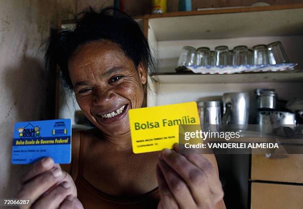 Brazilian Maria Nilza and mother of four, shows her "Bolsa Familia" social plan card in Serra Azul, north of the state of Minas Gerais 11 September,...