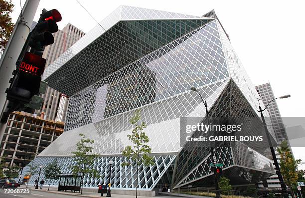 Seattle, UNITED STATES: The Seattle Public Library is pictured 30 September 2006 in Seattle, Washington. The building's unorthodox shape, unlike any...
