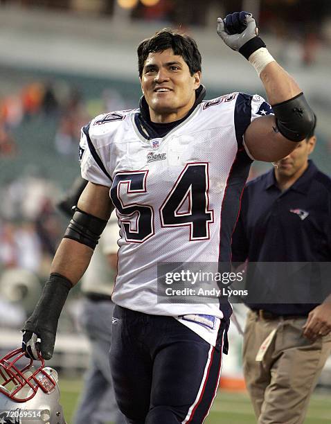 Tedy Bruschi of the New England Patriots salutes the crowd after the Patriots beat the Cincinnati Bengals 38-13 on October 1, 2006 at Paul Brown...