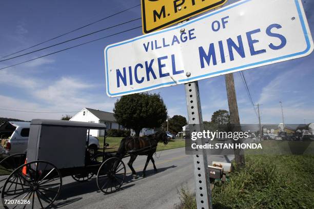 Nickel Mines, UNITED STATES: An Amish horse and buggy goes down a road, 03 October 2006 in the town of Nickel Mines, Pennsylvania one day after a man...