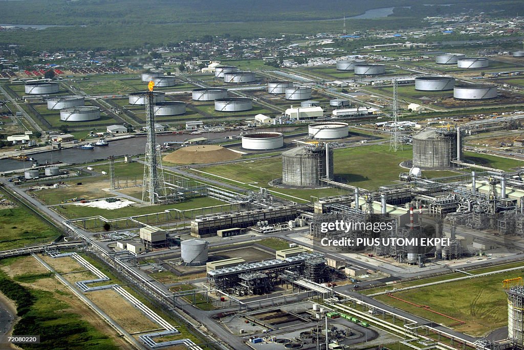 Oil Major Shell This file picture dated 18 May 2005 shows the oil major Shell's oil ...