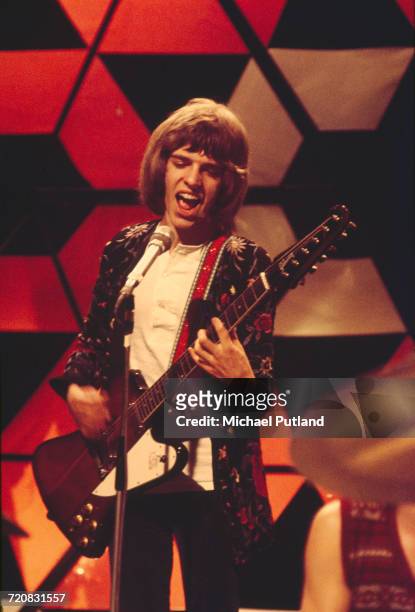 English singer and guitarist Peter Frampton performing with The Herd, circa 1968.