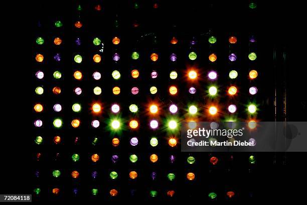 rows of multi colored spotlights arranged in heart shape - bühnenscheinwerfer stock-fotos und bilder