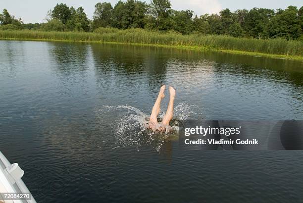 man diving into water - legs in water fotografías e imágenes de stock