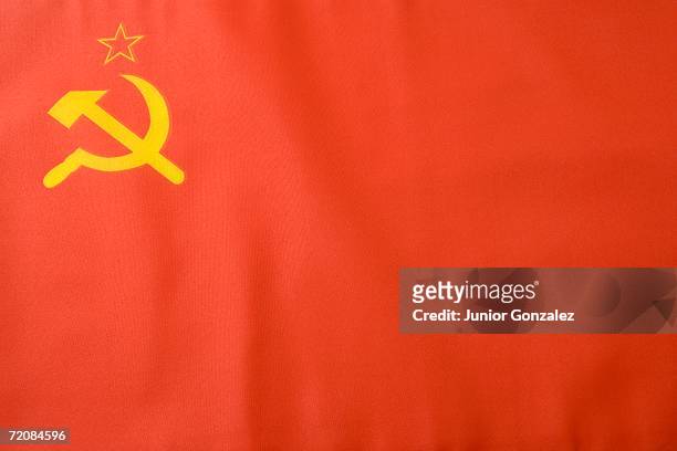 soviet flag - hammer and sickle fotografías e imágenes de stock