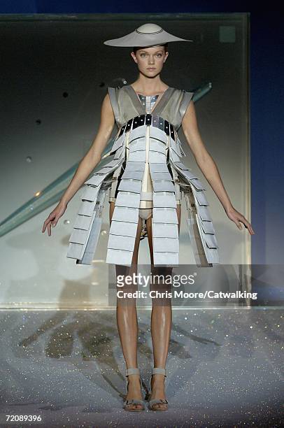 Model walks down the catwalk during the Hussein Chalayan Fashion Show as part of Paris Fashion Week Spring/Summer 2007 on October 4, 2006 in Paris,...