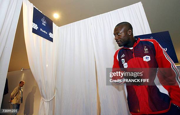 Clairefontaine-en-Yvelines, FRANCE: French defender William Gallas arrives for a press conference, 05 October 2006 in Clairefontaine-en-Yvelines,...