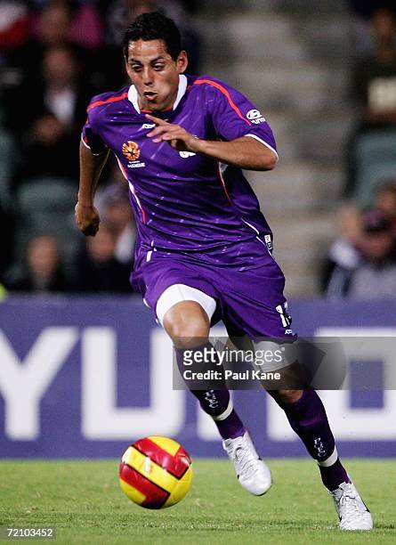 Leo Bertos of the Glory in action during the round seven Hyundai A-League match between Perth Glory and the New Zealand Knights at Members Equity...
